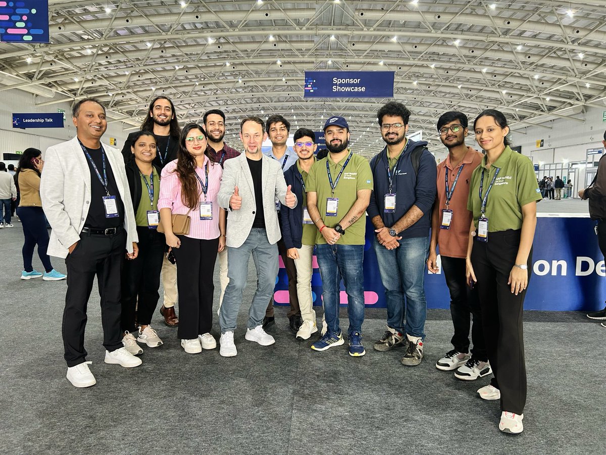vartika1598's tweet image. Day 2 of #SAPTechEd 2025 is in full swing! 
Peeyush Chaurasia, Content Head - SAP Teched, showcasing our amazing innovations on the TechEd Showfloor to @Michael_Ameling, President - SAP BTP and Extended SAP Board Member, SAP SE.
@gangadharansind @Gopal__Anand