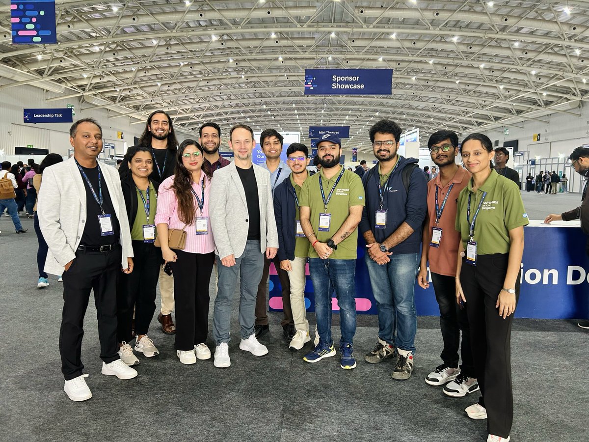 vartika1598's tweet image. Day 2 of #SAPTechEd 2025 is in full swing! 
Peeyush Chaurasia, Content Head - SAP Teched, showcasing our amazing innovations on the TechEd Showfloor to @Michael_Ameling, President - SAP BTP and Extended SAP Board Member, SAP SE.
@gangadharansind @Gopal__Anand