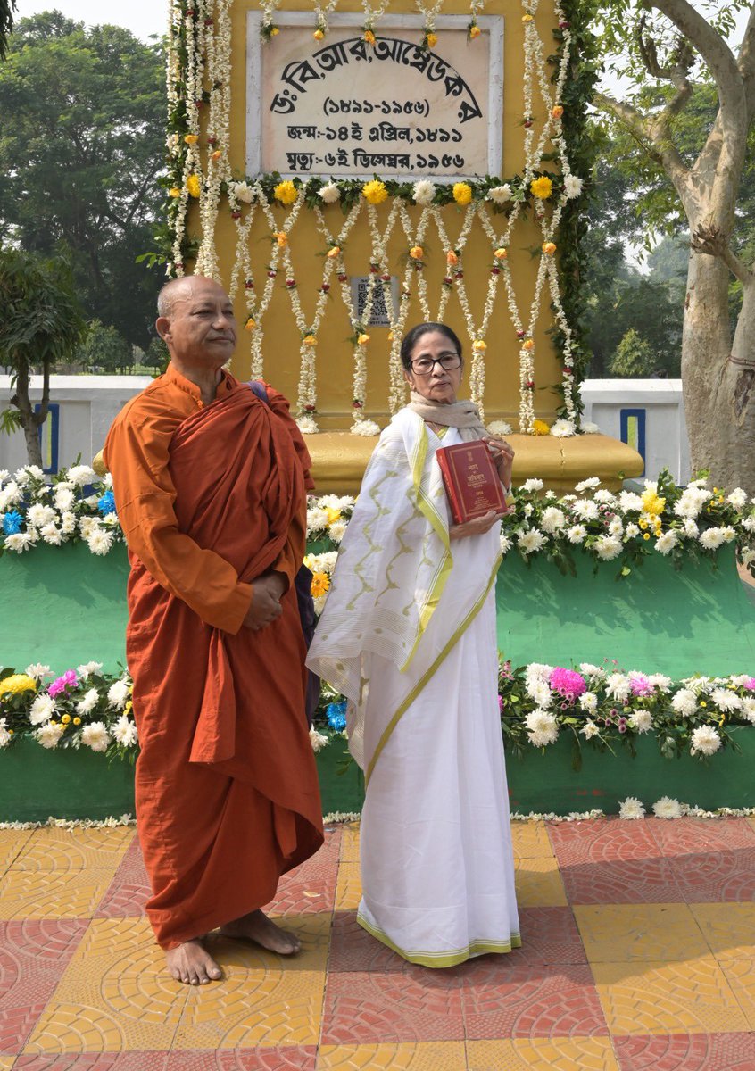 AITCofficial's tweet image. Smt. @MamataOfficial marked Constitution Day by paying homage to Dr. B. R. Ambedkar, a thinker whose vision continues to illuminate India’s democratic path.

Her tribute underscored a simple truth: governance must derive its legitimacy from constitutional ethics, not from brute…