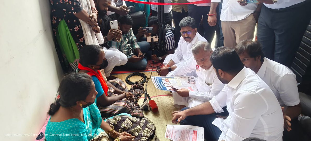 LoyolaMani's tweet image. சென்னை மாநகராட்சியில் தூய்மைப் பணியாளர்களுக்கு பணி நிரந்தரம், பணி பாதுகாப்பு வழங்கக்கோரி அம்பத்தூரில் கடந்த 9 நாட்களாக பெண் தூய்மைப் பணியாளர்கள்  தொடர் உண்ணாவிரத போராட்டத்தில் ஈடுபட்டு வருகின்றனர். 

அவர்களை தலைவர் தளபதி அண்ணன் விஜய் அவர்களின் ஆலோசனைப் படி,
கழகப் பொதுச் செயலாளர்…