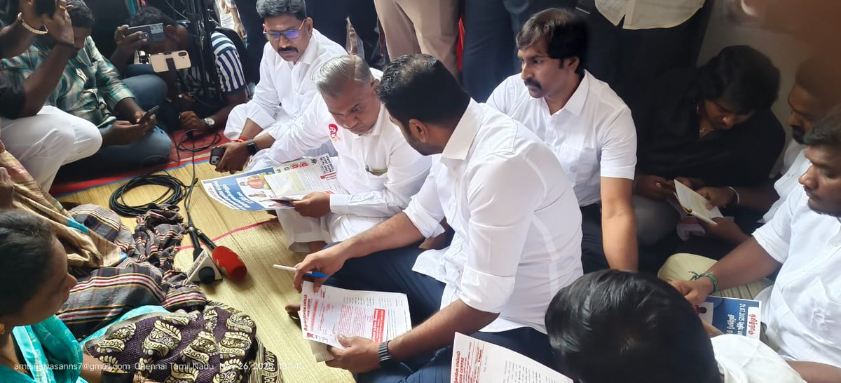 LoyolaMani's tweet image. சென்னை மாநகராட்சியில் தூய்மைப் பணியாளர்களுக்கு பணி நிரந்தரம், பணி பாதுகாப்பு வழங்கக்கோரி அம்பத்தூரில் கடந்த 9 நாட்களாக பெண் தூய்மைப் பணியாளர்கள்  தொடர் உண்ணாவிரத போராட்டத்தில் ஈடுபட்டு வருகின்றனர். 

அவர்களை தலைவர் தளபதி அண்ணன் விஜய் அவர்களின் ஆலோசனைப் படி,
கழகப் பொதுச் செயலாளர்…