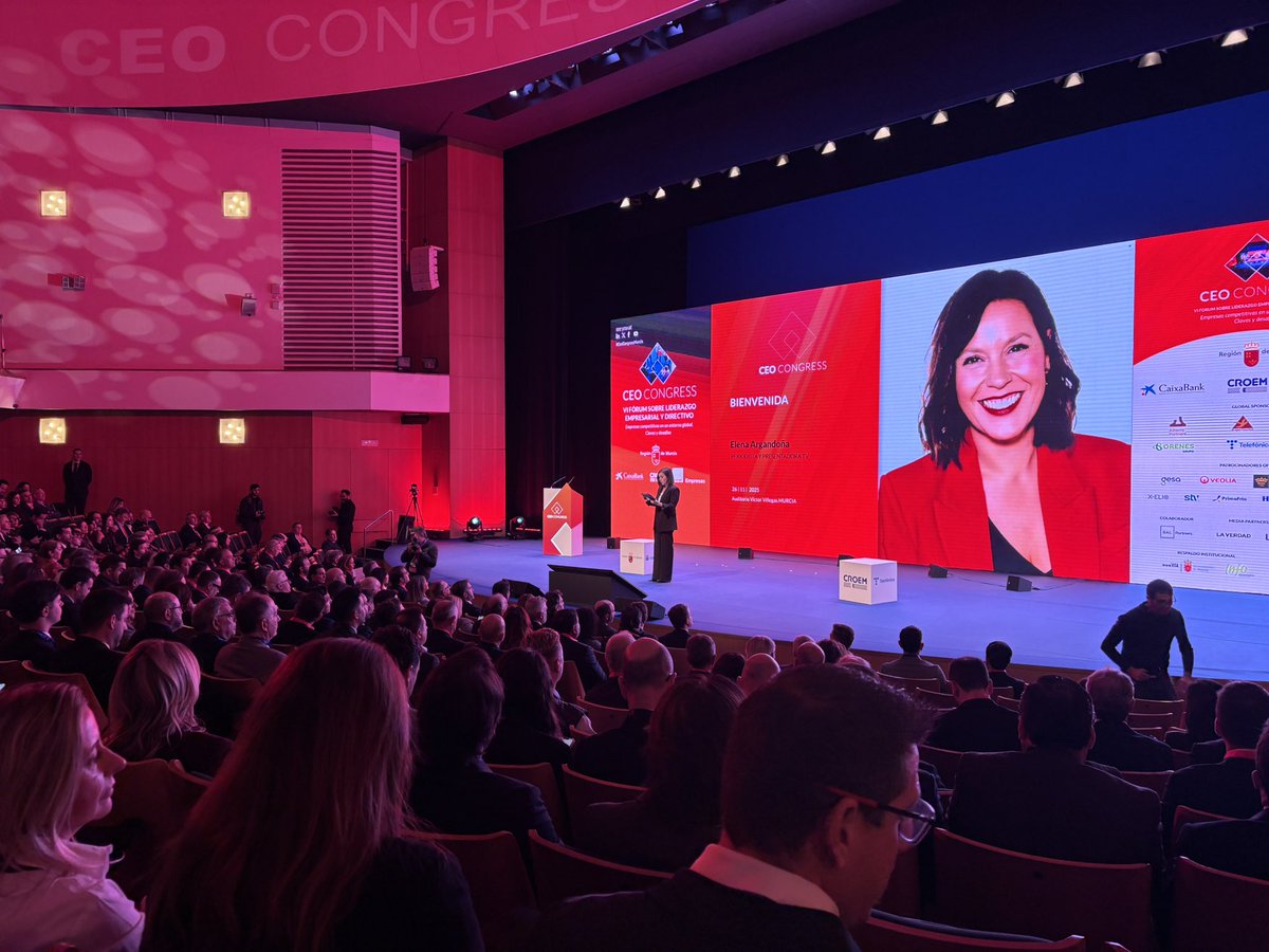 Arranca el <a href="/CEOCongress/">CEO Congress Murcia</a> #CEOCongressMurcia con un interesante panel de ponentes y experiencias.