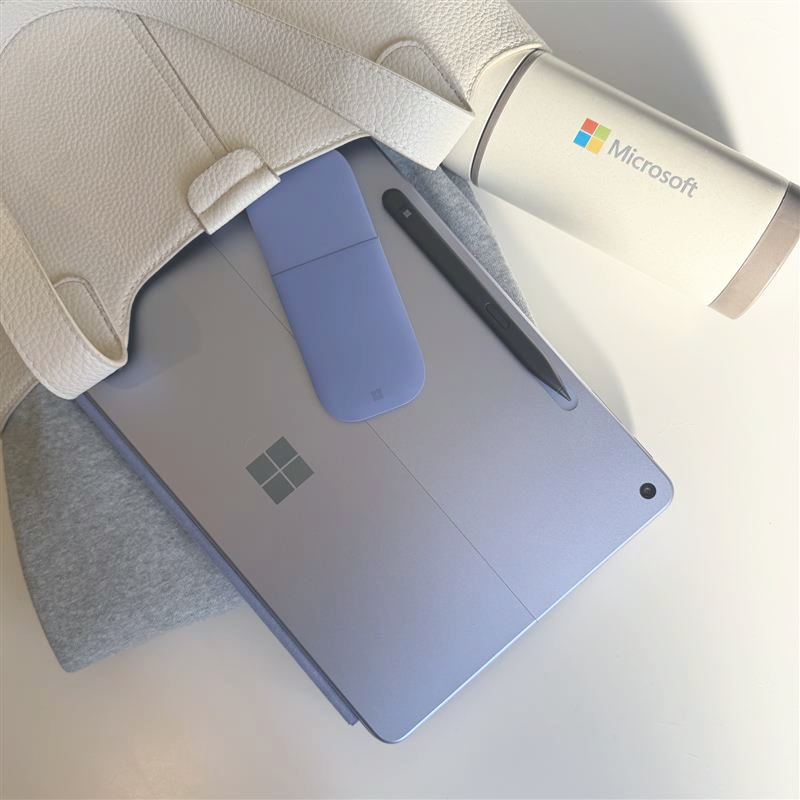 SurfaceJP's tweet image. 💜Surface Pro 12 インチ - バイオレット
💜Surface スリム ペン
💜Surface アーク マウス - バイオレット

カラーを揃えると気分も上がる👀🪄
どこへでも持ち歩きたくなるお気に入りセットです💻

▼他のカラーやスペックなど詳細はこちら
msft.it/6015tXkob

#Surface #CopilotPC
