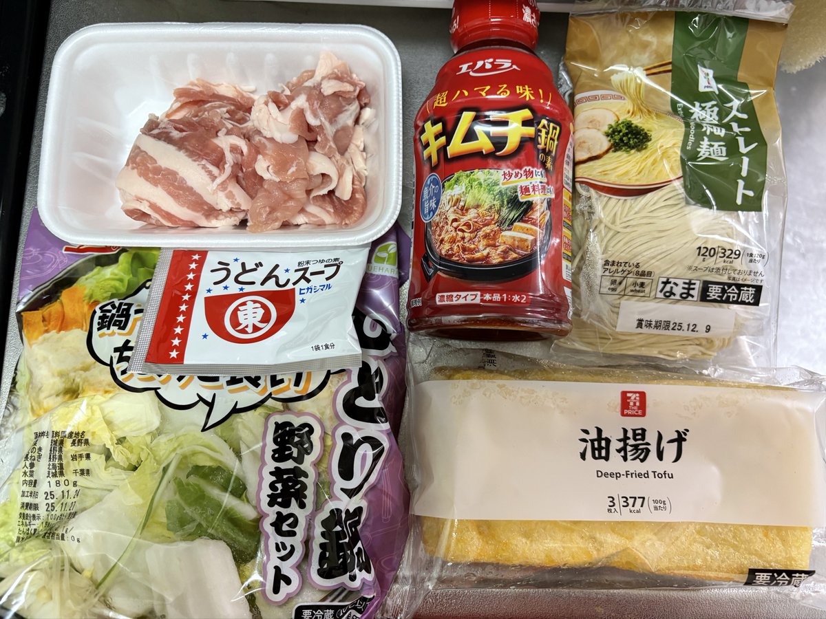 flapper_alice's tweet image. お仕事お疲れ様ってことで
鍋を作るよ🍲

油揚げを入れるのがポイント