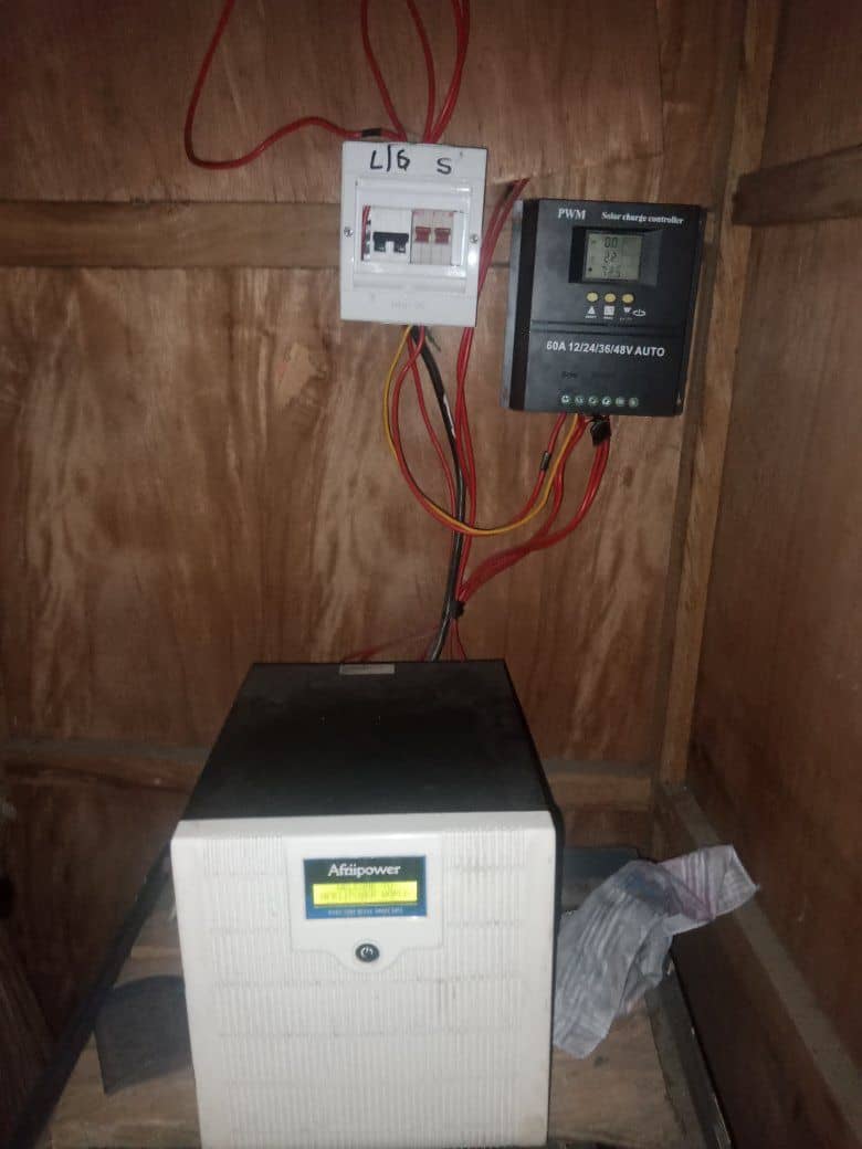yardsaleplug's tweet image. A 2.5kva inverter and 2 batteries with charge controller, doesn&apos;t come with solar panels 

Asking price: 700k

Location: Jos

Contact: 08072472687

#yardsale #Declutter #JosNigeria