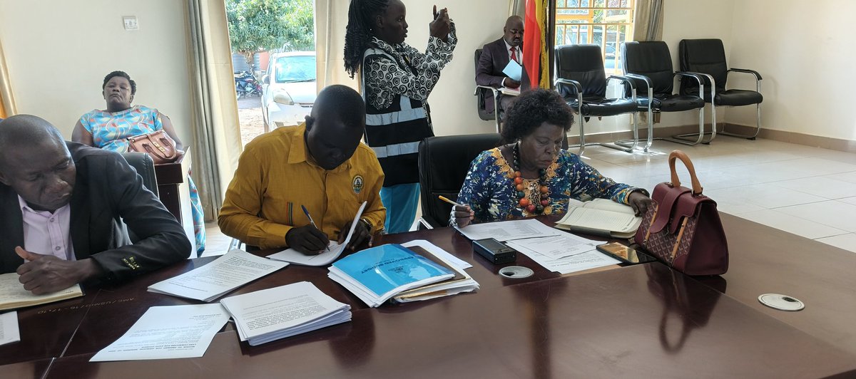 AruaCityUg's tweet image. Arua City Council is in session approving a supplementary budget to boost key services:

KfW Climate Resilience: UGX 568M
UNICEF Health: UGX 71M
IDI Health: UGX 107M
SUIDAC: UGX 1.9B for displacement-affected communities

#AruaCity #LocalGov #ServiceDelivery