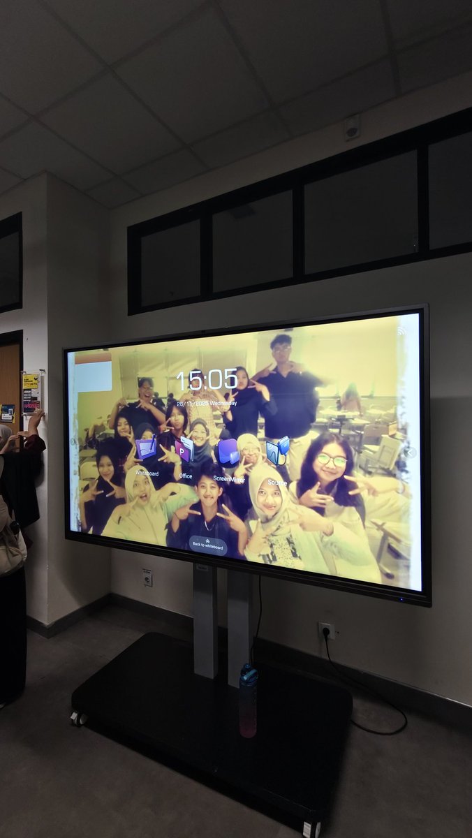 asdfghjkldinaa's tweet image. hehe...