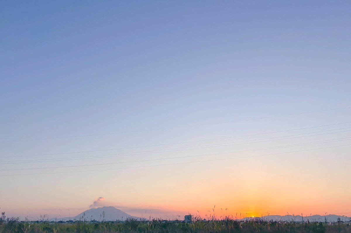 polaris1_k's tweet image. 鹿児島の夕暮れ時ですわ✨🌇