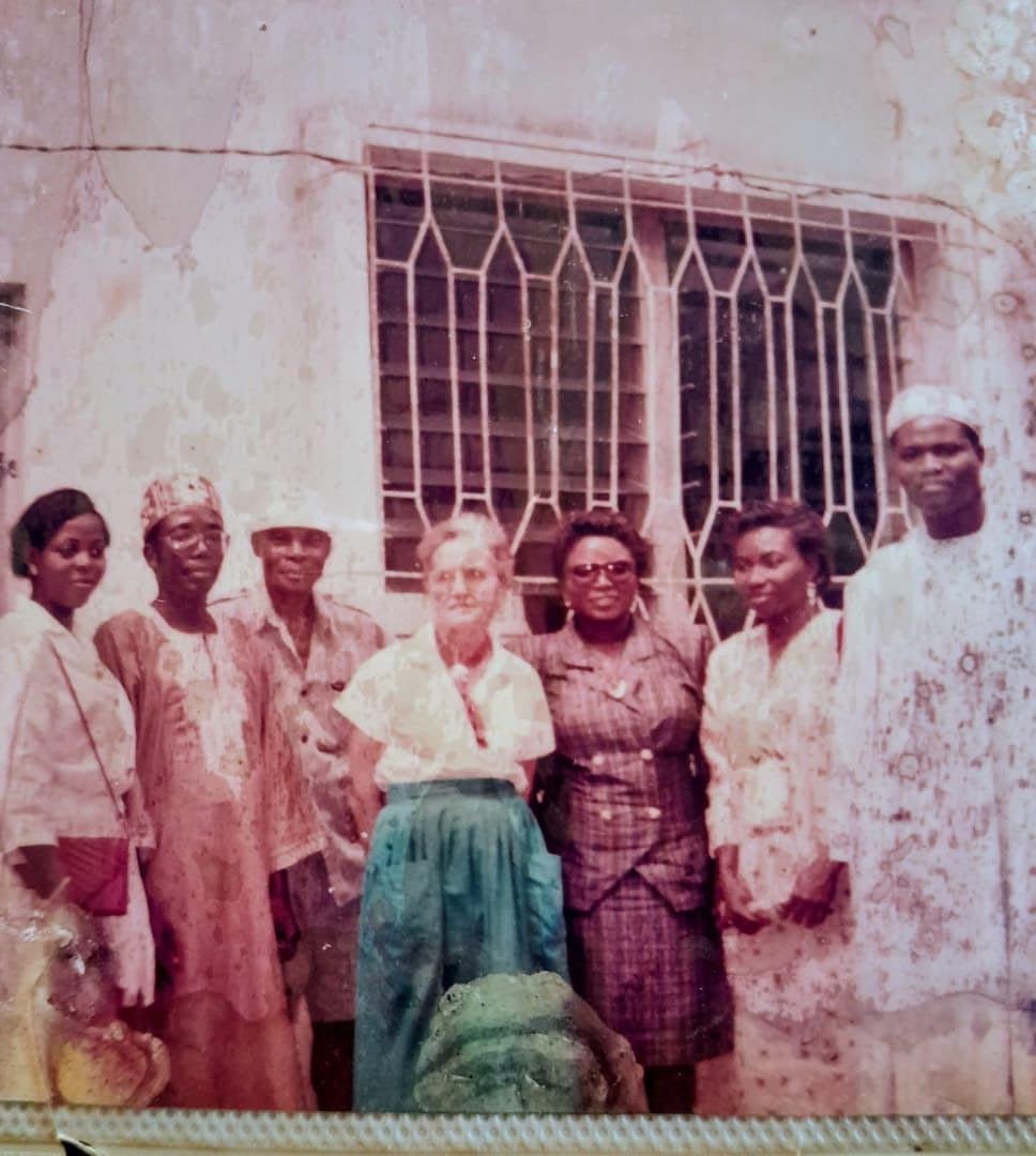 Circa 1993 - Dr. Rotimi Akinlesi &amp; Dr. (Mrs) Bukola Akinlesi (nee Banjoko) with Late Dr. Tai Solarin, Late Madam Sheila Solarin and other members of the 1979/1984 class set members.

#MayflowerMadeMe #70thanniversary #เขมจิราต้องรอดseries