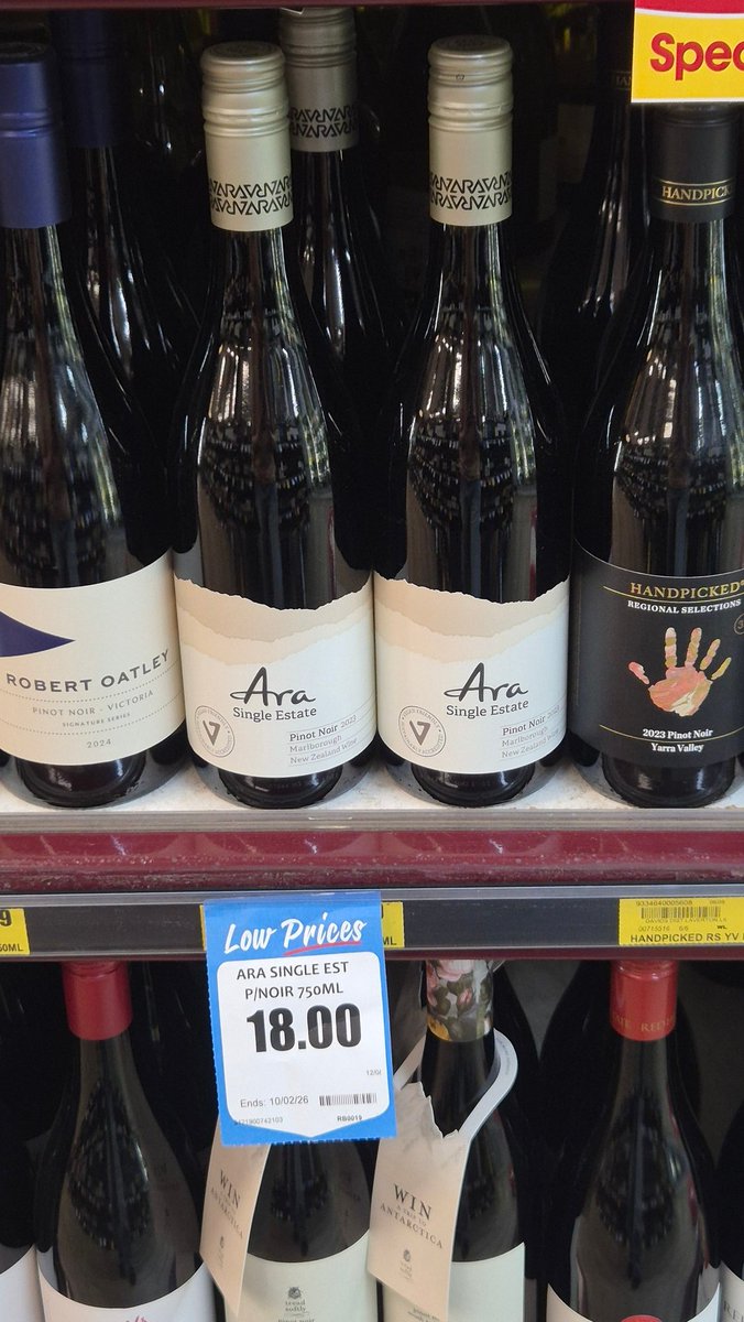 Muusche's tweet image. Having a hard time reading cursive, how do youse pronounce this wine?