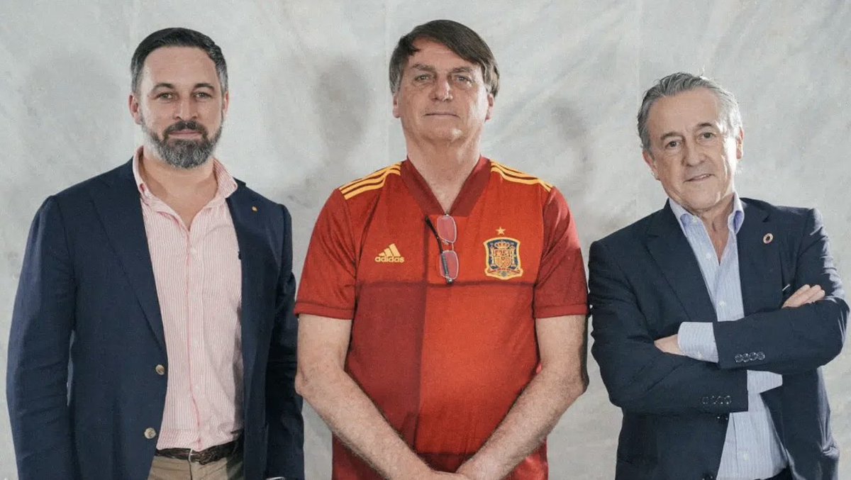 La Corte Suprema de Brasil declara en firme la sentencia a 27 años de cárcel contra el expresidente Jair Bolsonaro por golpe de estado.

Este era el modelo a seguir de Vox en Brasil.