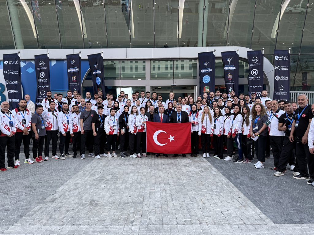 Büyükler Dünya Kick Boks Şampiyonası’nda millî takımımızın yanındayız. 💪🥊🇹🇷

Abu Dabi’de mücadele eden tüm sporcularımıza başarılar diliyorum.🧿

<a href="/TRkickboksFed/">Türkiye Kick Boks Federasyonu</a> Başkanı <a href="/salimkayici/">Salim KAYICI</a>, Asbaşkan <a href="/tumay_unal/">Tümay Ünal🇹🇷 🦅</a>, hocamız Abdulhaya Ayan ve sporcularımızla Birleşik Arap Emirlikleri’nde