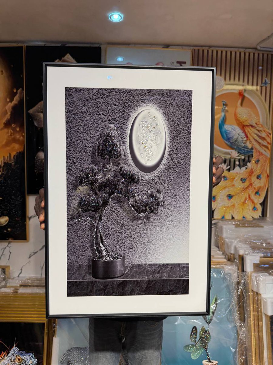 AlexandriaEkeh's tweet image. Unbreakable. Stylish. Monochrome luxury 🖼️✨
40×60cm acrylic stoned art frame 
🏷️₦45,000.
Perfect for every modern space.

#HomeDecor #WallArt #AcrylicFrame

Please retweet 🙏