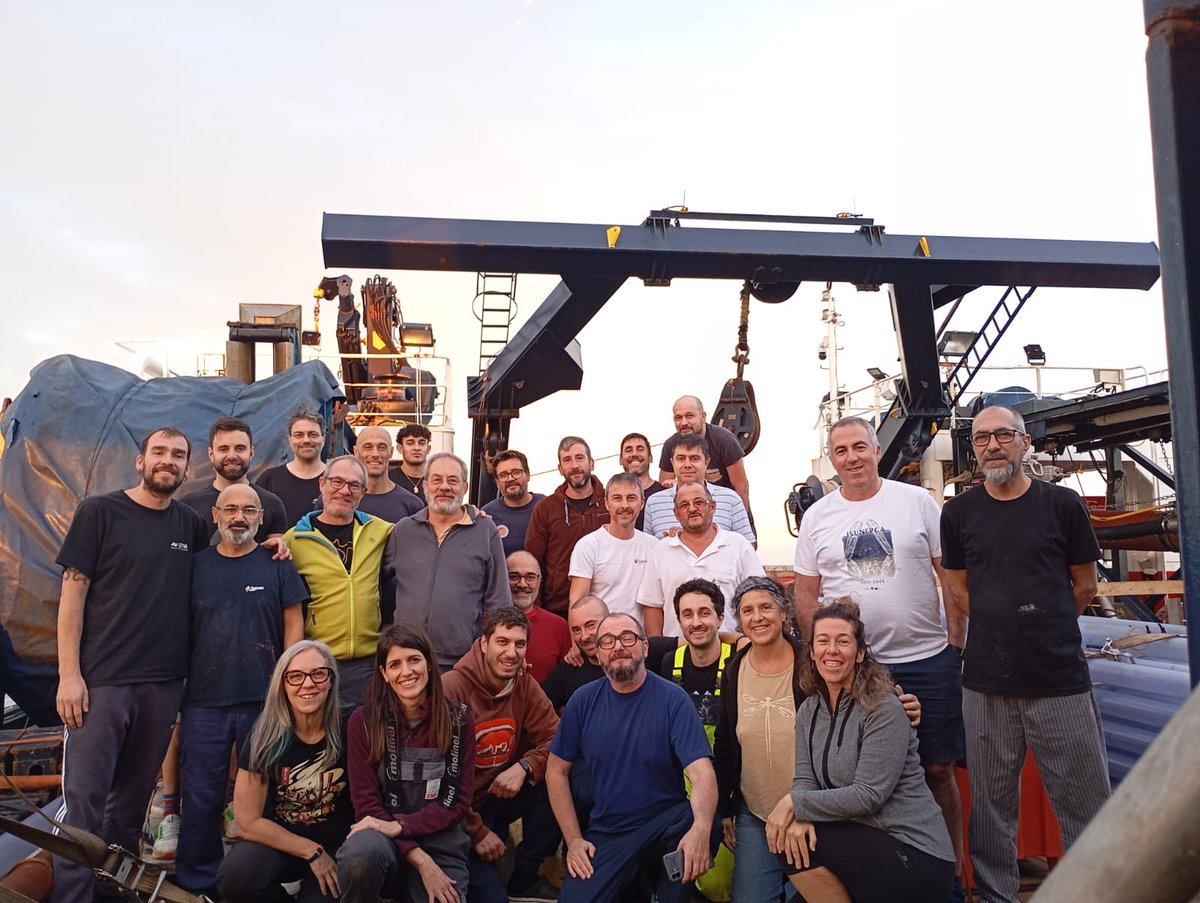 🚢¡La campaña "inGravitas" llega a puerto!

🌊 Tras varios días en el mar se han recogido: 

🔹 Datos batimétricos 
🔹 Registros acústicos y sísmicos 
🔹 Testigos de sedimentos

🎯 Objetivo: entender la estructura y la dinámica de deslizamientos del margen sudoriental