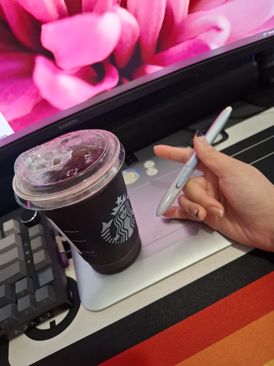 maeve_xiv's tweet image. 18-year old tablet. Still alive &amp;amp; thriving.