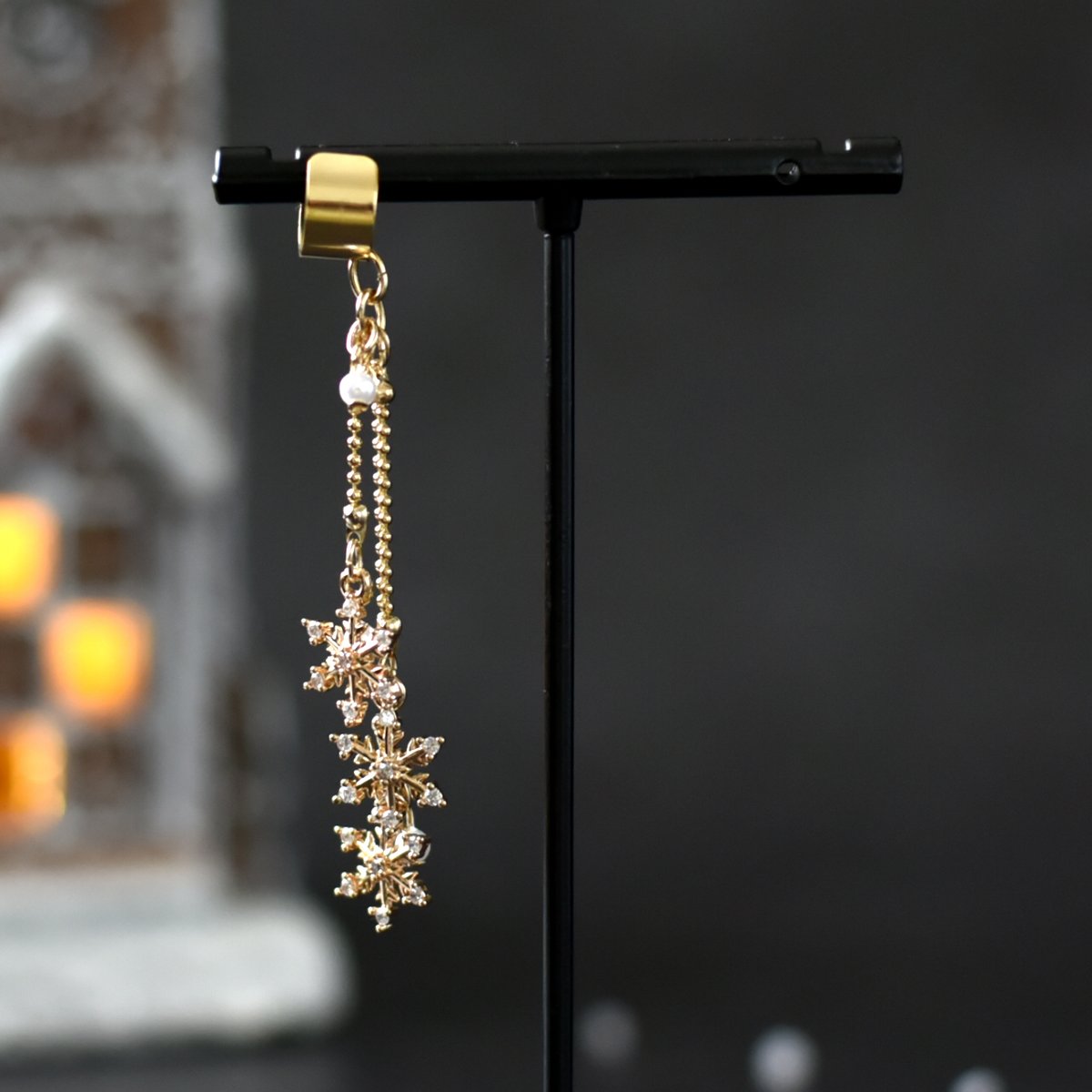 jyura_RM's tweet image. 11/28⇒お題【#雪の結晶が溶ける前に　#365DIYtheme】
※雪、冬作品オンリー

触れた瞬間すっと消えてしまいそうな、儚い雪の煌めき✨結晶の気配が静かに漂う冬のモチーフは、白い息と一緒にそっと物語を落としていく…❄️

🛒minne.com/@raga-muffin

#ハンドメイド好きさんと繋がりたい