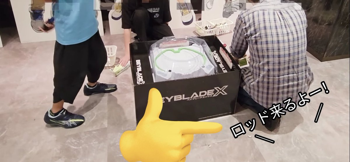 ROA_programmer's tweet image. 子持ちの親がこれだもんなー。
(対戦相手の親ではない。知り合いではあるようだが)

まあ、番号札どこやったか分からなくなったり、遅れて来たり、子供みたいに喧しくしたりする人だし、そう言うの分からないんだろうな。

つるんでる人達までいっしょくたにディスられる原因になるからやめような？^^