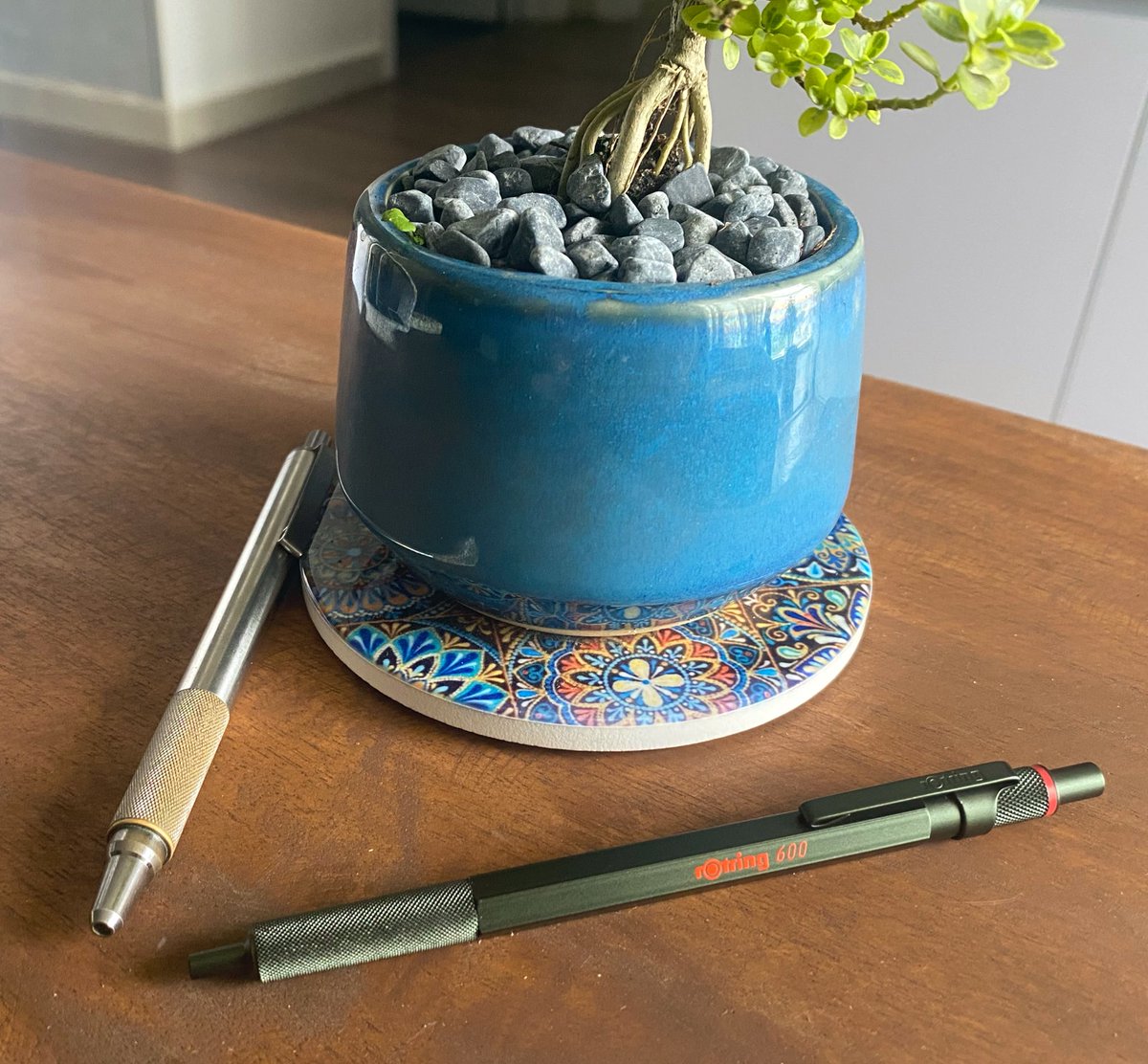 keepgoinglew's tweet image. New pen day. Been using the zebra f701 for at least 7-8 years now, love the all metal sturdiness but the ink just isn’t cutting it. Moved to Rotring 600 ball point w/ uni jetstream sxr-600 refill 🫠🤤