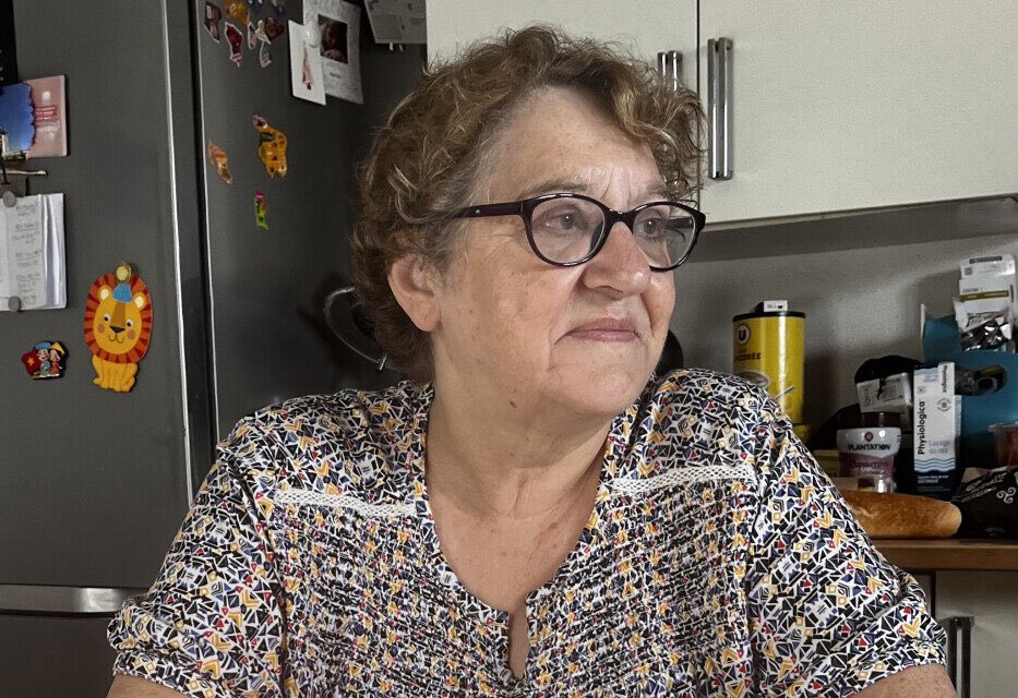 Sylviane Police, âgée de 66 ans, est décédée le dimanche 23 novembre 2025 d'une crise cardiaque, place du marché à Quimiac en Loire-Atlantique. 💫

Expulsée de son logement locatif en juillet 2025 avec son mari Didier Police, le couple vivait depuis dans leur voiture, dormant à