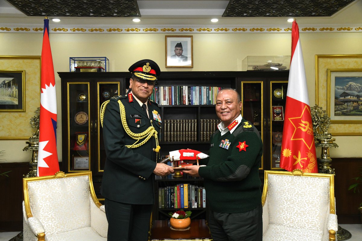 IndiaInNepal's tweet image. Lt Gen Anindya Sengupta, PVSM, UYSM, AVSM, YSM, GOC-in-C, Central Command, Indian Army called on Gen Ashok Raj Sigdel, COAS, NA &amp;amp; Hony Gen of Indian Army at the NA Headquarters, and discussed measures to further strengthen defence cooperation between India and Nepal.…
