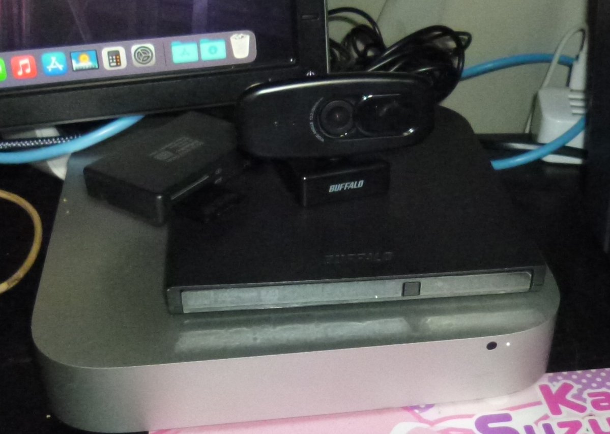 kyokonodan2525's tweet image. #MacOS が結構新しくなったと聞いて、Mac久々に欲しくなったので #macmini 2014(Late)購入。最高性能仕様のi7(4570U),RAM16GB,SSD500G化+PCI-E Slotにm.2SSD 500G追加。BootCamp等工夫してPCI-EにWindows10導入&amp;amp;DVDなど周辺機器追加。まだ戦えますね😊
#macintosh #マッキントッシュ…