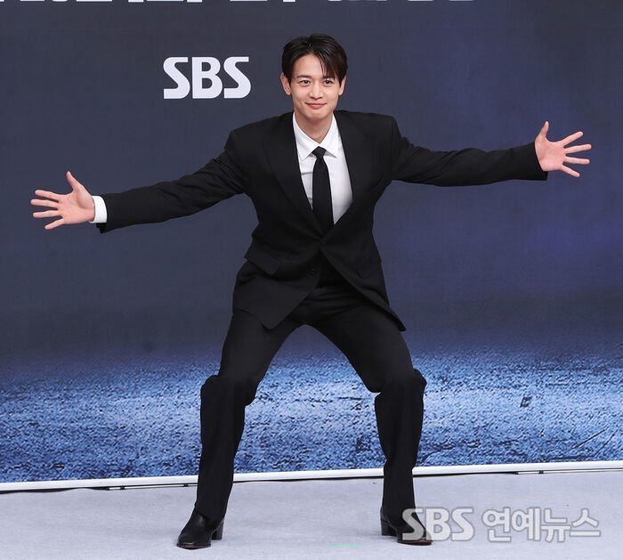 never dropping the 'choi minho is park humin's dad' bit