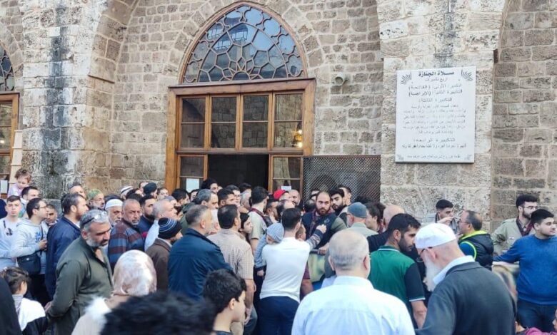 Araplarla mânevî bağlar hâlâ devam etmektedir. Nitekim II. Abdülhamid Han’ın Trablus-şark ahalisine 1309’da hediye ettiği Sakal-i şerif şimdi el-Mansûrî el-Kebîr ulu câmiinde her Ramazan’ın son Cuma günlerinde çevre illerin halkı tarafından ziyaret edilmektedir.