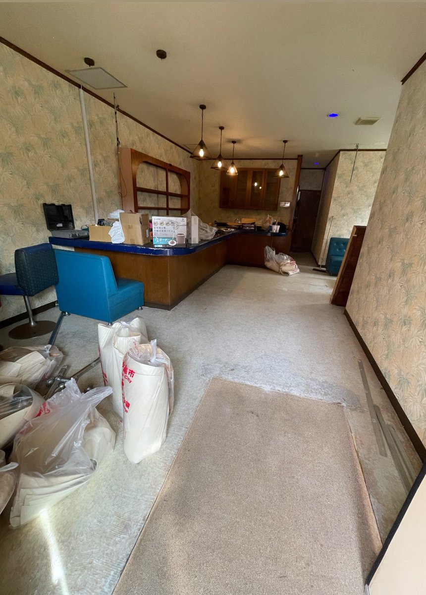 36____mimu's tweet image. 作業1日目。🔨

床の剥がしが完了しました。

明日は壁紙剥がし！💪