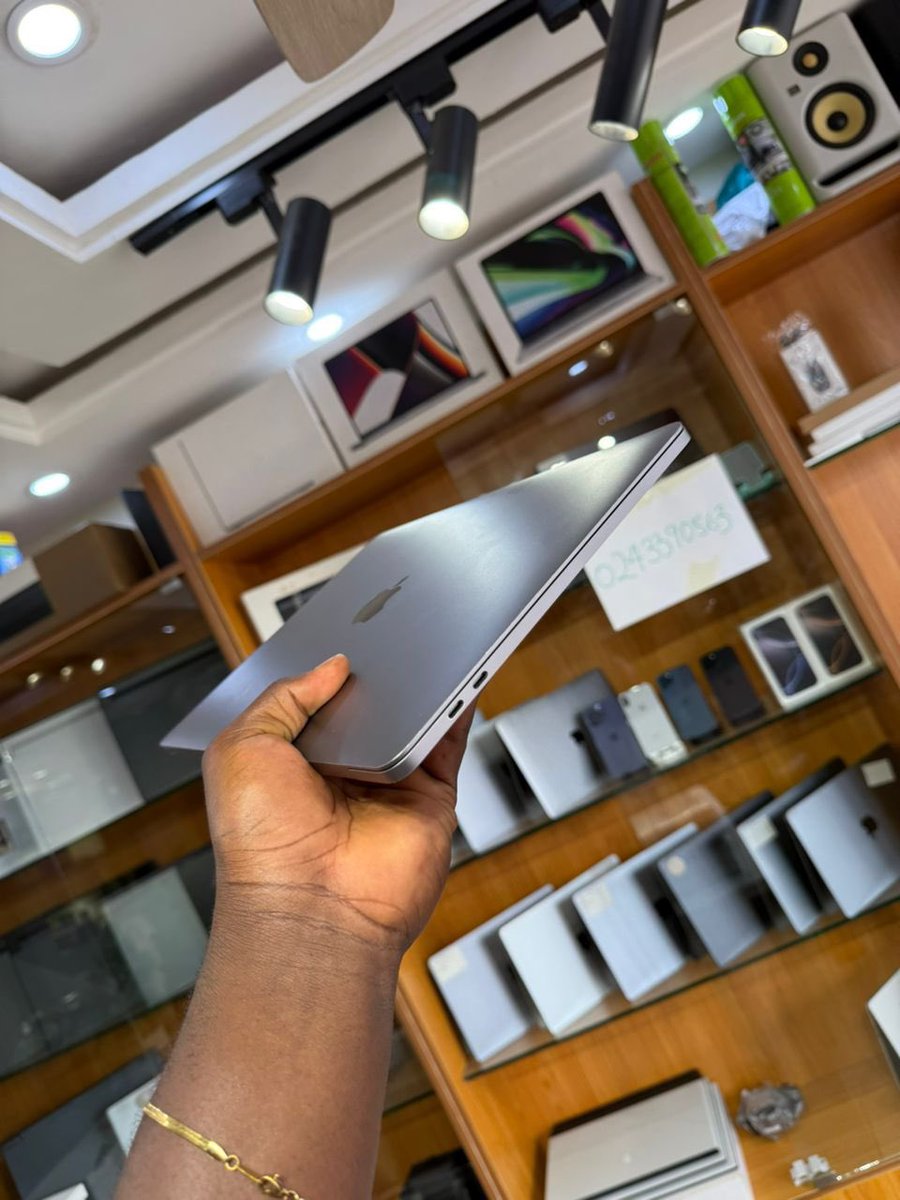 TechShackHQ's tweet image. *2017 MACBOOK PRO*
•INTEL CORE i7 
•8GRAM 
•512SSD 
•TOUCHBAR✅
•FINGER PRINT ✅
•KEYBOARD LIGHT 💡
Charger 🔌 

Ghc: 6k
☎️0241636577