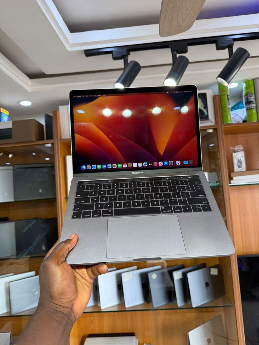 TechShackHQ's tweet image. *2017 MACBOOK PRO*
•INTEL CORE i7 
•8GRAM 
•512SSD 
•TOUCHBAR✅
•FINGER PRINT ✅
•KEYBOARD LIGHT 💡
Charger 🔌 

Ghc: 6k
☎️0241636577