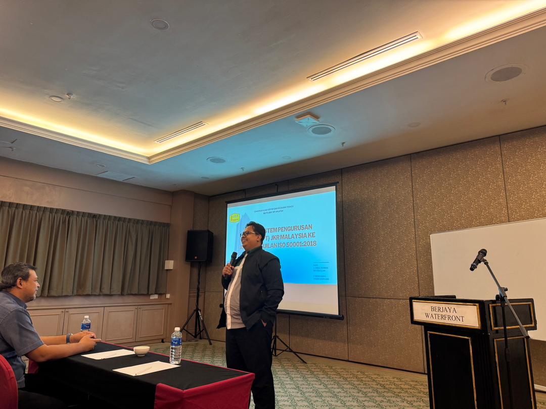 25-26/11/2025-Kursus Sistem Pengurusan Tenaga (SPT) JKR Ke Arah Pensijilan ISO 50001:2018 di Berjaya Waterfront Hotel, Johor Bahru dihadiri oleh peserta dr JKR Negeri &amp; Daerah Johor. Ceramah oleh Ir. Abdul Rahman bin Abdullah dari <a href="/CASKT_JKR/">Cawangan Alam Sekitar & Kecekapan Tenaga JKR</a>.
#IamJKR 
#KitaJKR 
<a href="/RoslanisE/">Roslan bin Ismail</a>