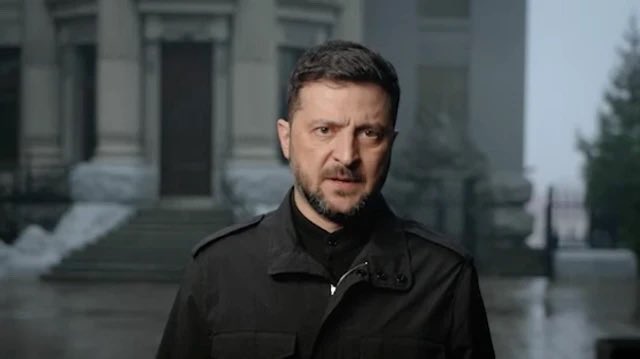 visegrad24's tweet image. Ukraine accepts the U.S. peace plan but rejects three key conditions

These conditions include limiting the size of its army, abandoning NATO membership, and making territorial concessions.

The clause on Ukraine not joining NATO is absolutely unacceptable, according to a CNN…