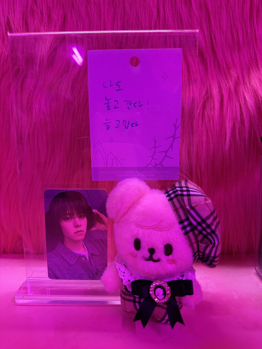 seungmin_diary_'s tweet photo. 두잇 팝업 찐 후기!!ㅋㅋ꼭 찍고 싶은 사진 다 찍고옴ㅋㅋ
#Straykids #스트레이키즈 #Do_lt #신선놀음
#SKZ_DO_IT_POPUP
#사운드웨이브 #SOUNDWAVE https://t.co/jAAqLZdOW8