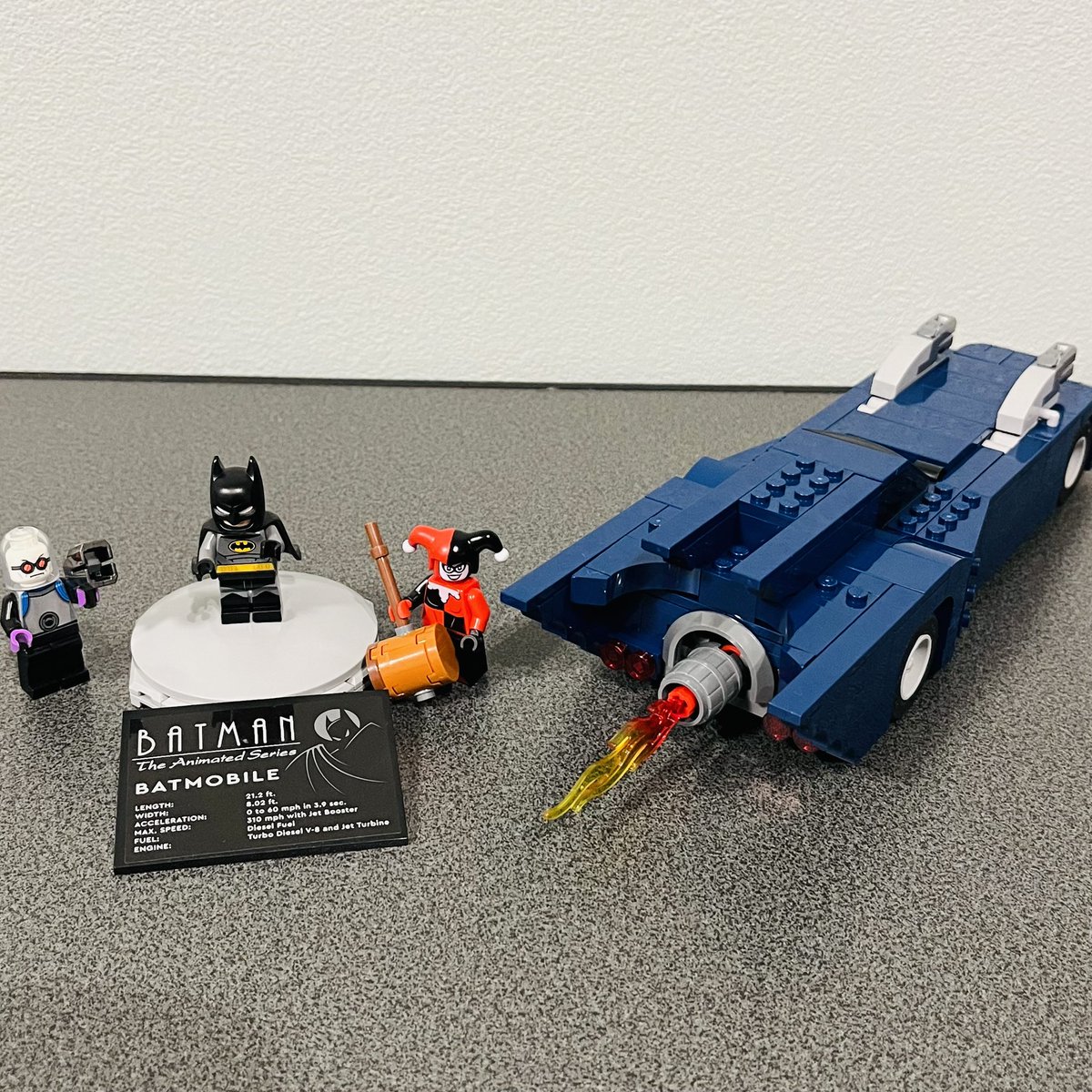 LEGO76274 バットモービルに乗ったバットマン vs. ハーレイ・クイン
