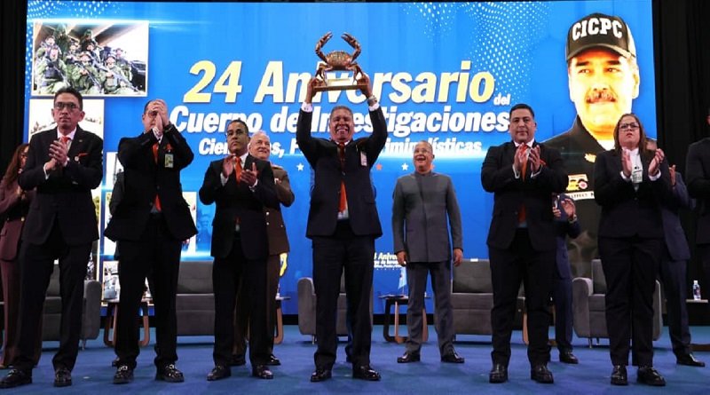 AyalaAy60's tweet image. 🦀🏆¡Premios Cangrejos 2025 honran la investigación penal!
Entrega de Cangrejo de Platino, Oro, Plata y Bronce a investigadores del @CICPC_VE.
📌 Reconocimiento en su 24° aniversario institucional.
🚀 Ciencia al servicio de la justicia y la seguridad.
#PremiosCangrejos2025 #CICPC