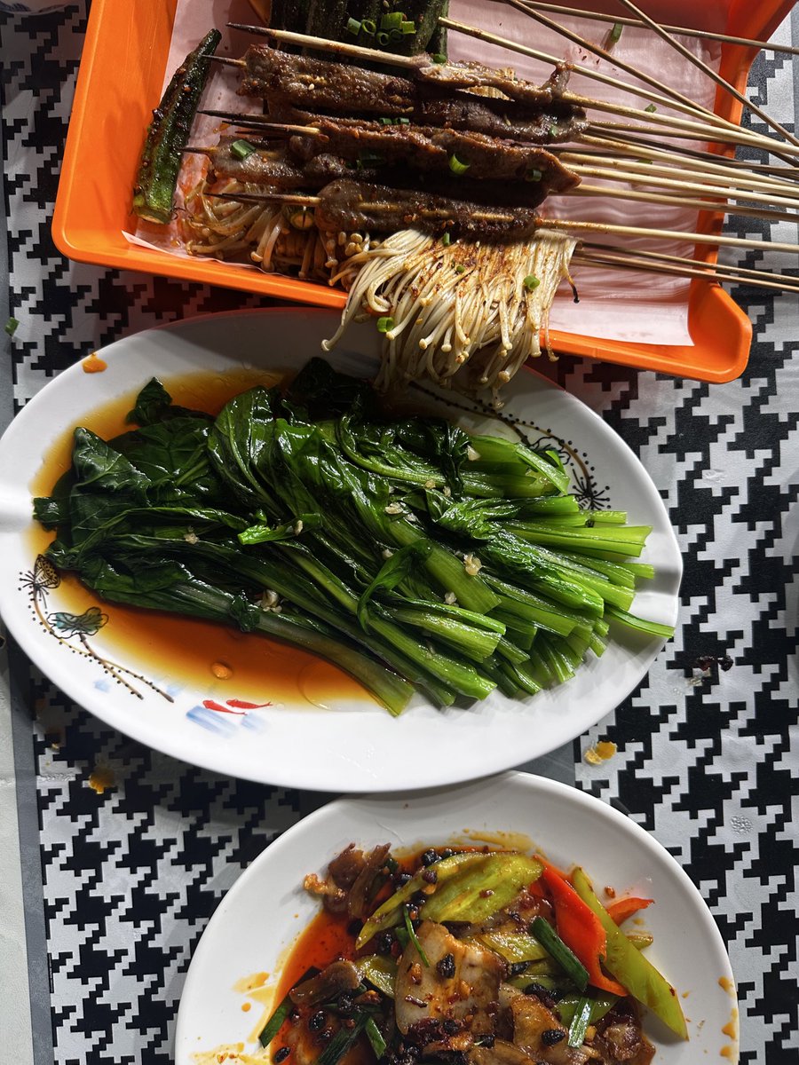 Шинжааны гунзаад ирсэн, хэдэн шорлог хачирлачий