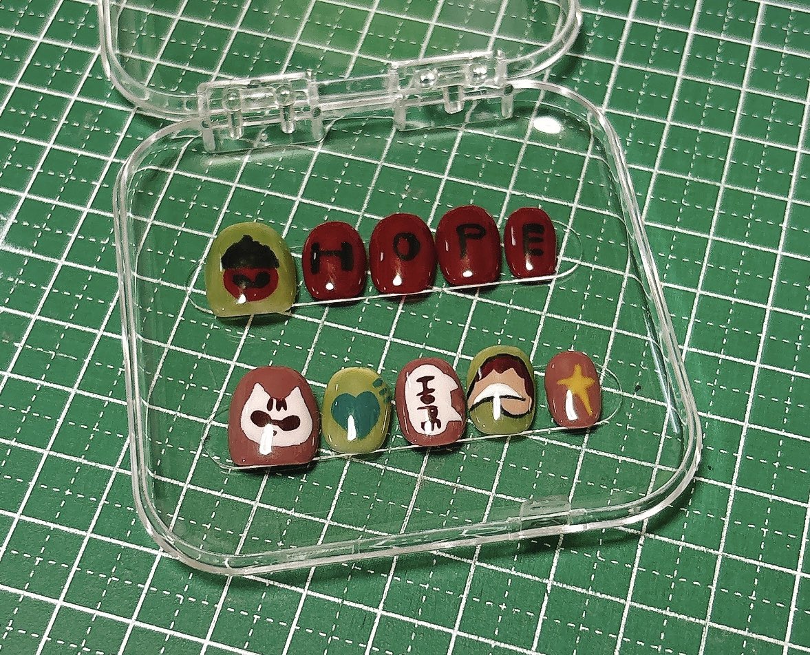 huimang_huimang's tweet image. ホソクさんの映画行く時していこうと作った～💅☺️
絵や字を書くのは難しいなぁー
ついついごちゃごちゃ描いちゃうw
でもこれは自己満だからね😂