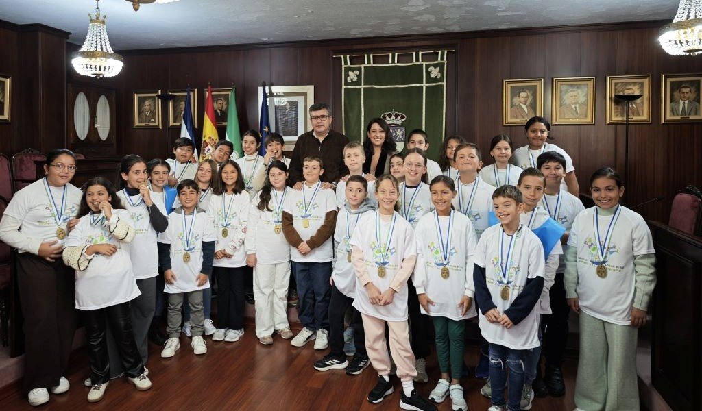 Como cierre de la Semana de la Infancia, <a href="/AytoLepe/">AytoLepe</a>  constituye su V Consejo local de la Infancia y Adolescencia
¡Enhorabuena a los nuevos consejeros y consejeras! Estamos deseando escuchar vuestras propuestas
<a href="/CiudadesAmigas/">Ciudades Amigas de la Infancia</a> 
#EnciendeTusDerechos

radiolecostaluz.com/2025/11/21/lep…