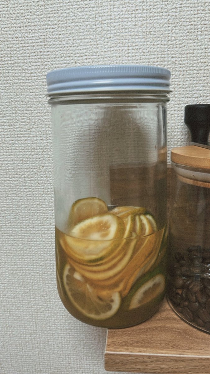 lavcx5's tweet image. おとといのレモンいい感じに浸かりました🍋のでレモンスカッシュに！
家にレンコンあったのでレンコンチップスに！
色々自分で作るの楽しい🧑🏻‍🍳