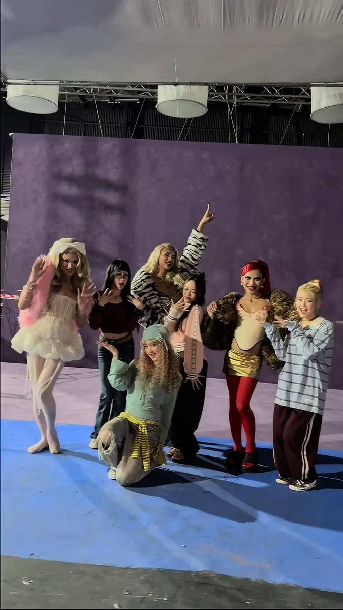 we_up5's tweet image. VVUP with Drag Queen 
4k pict✨

#VVUP #비비업
#SuperModel