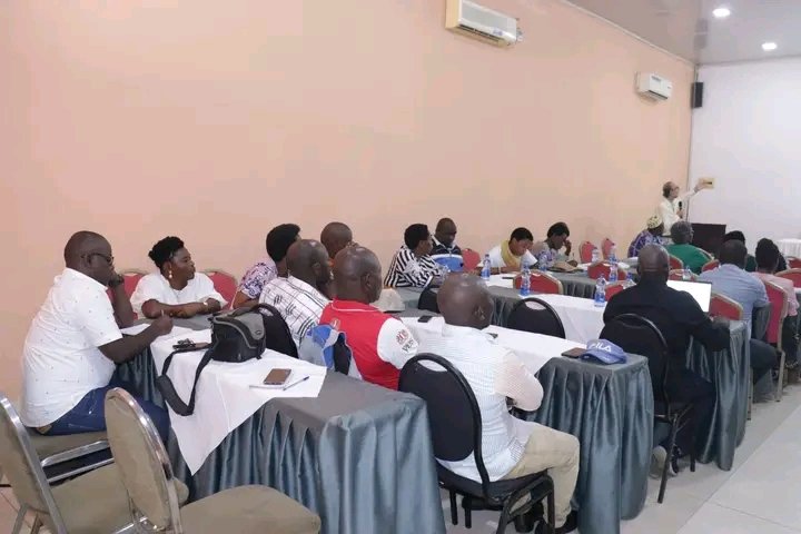 bless54679's tweet image. 1/2🫰L’ #IFDC renforce le lien entre semenciers et fournisseurs d’équipements agricoles au Burundi

Ce 25 /11/2025 à Bujumbura, l’IFDC a organisé un atelier stratégique dans le cadre du projet #PSSD2, réunissant entrepreneurs semenciers et fournisseurs d’équipements.