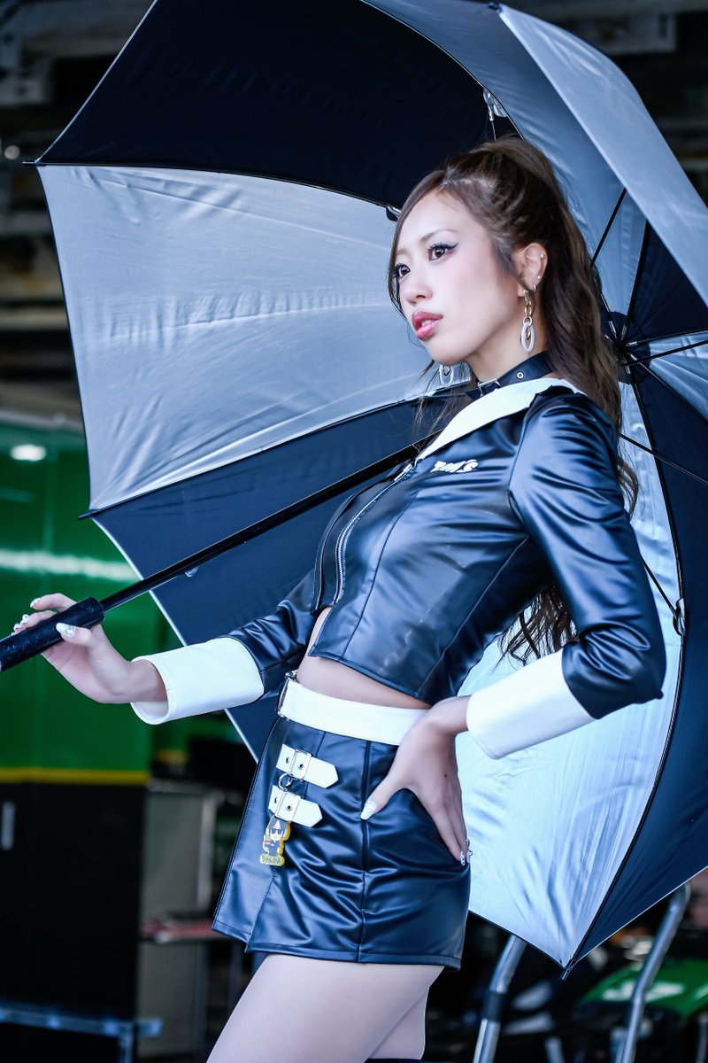 naottie_swcs's tweet image. 11/23 #スーパーフォーミュラ #鈴鹿サーキット
やっぱめちゃくちゃに好きな横顔とか目線無しとか。
絵になりすぎるし、カッケーすぎるし、マジで見惚れるよなぁ…
この日は朝もピットウォークもキモ発言かまして、引かせてマジごめん🙇‍♂️←
#央川かこ さん(@kako_6717)
#TOMS
#TOMSチームアテンダント