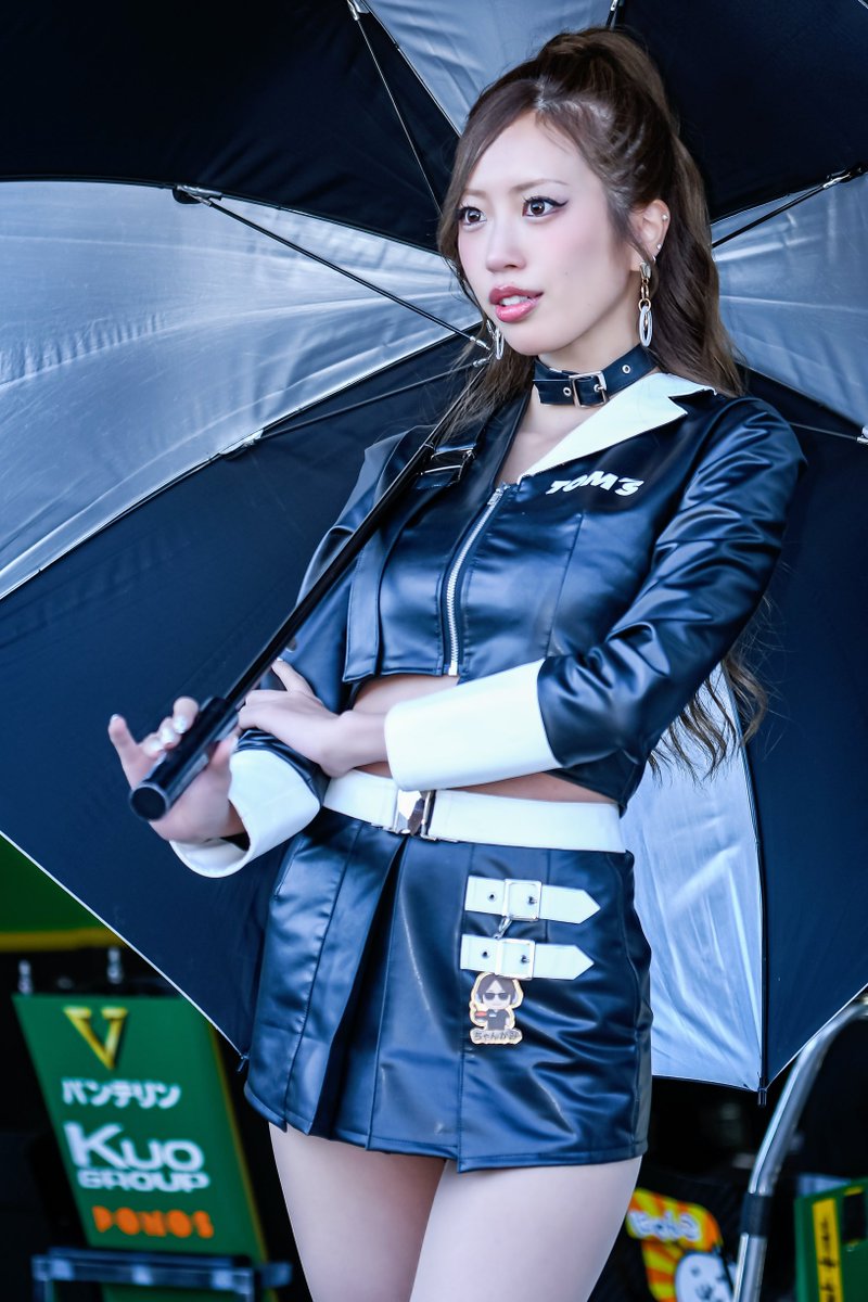 naottie_swcs's tweet image. 11/23 #スーパーフォーミュラ #鈴鹿サーキット
やっぱめちゃくちゃに好きな横顔とか目線無しとか。
絵になりすぎるし、カッケーすぎるし、マジで見惚れるよなぁ…
この日は朝もピットウォークもキモ発言かまして、引かせてマジごめん🙇‍♂️←
#央川かこ さん(@kako_6717)
#TOMS
#TOMSチームアテンダント