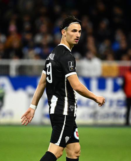 _BeFootball's tweet image. Esteban Lepaul 🇫🇷 :

« Si la pression de Rennes est différente d’Angers ? Oui, 𝗠𝗔𝗜𝗦 𝗝𝗘 𝗡𝗘 𝗦𝗨𝗜𝗦 𝗣𝗔𝗦 𝗦𝗨𝗥 𝗤𝗨’𝗜𝗟 𝗬 𝗔𝗜𝗧 𝗣𝗜𝗥𝗘 𝗣𝗥𝗘𝗦𝗦𝗜𝗢𝗡 𝗤𝗨𝗘 𝗝𝗢𝗨𝗘𝗥 𝗟𝗘 𝗠𝗔𝗜𝗡𝗧𝗜𝗘𝗡. 

C'est horrible. 😰 Parce que si je descends en Ligue 2, moi, la saison…