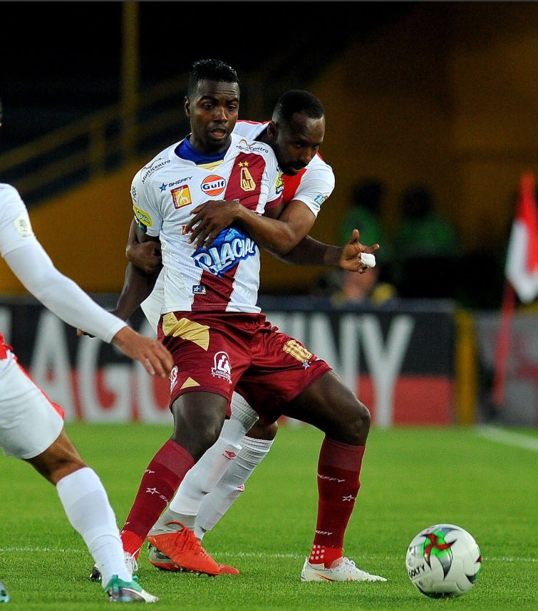 🤯👀OJO AL DATO: Deportes Tolima le vuelve a ganar a Santa Fe en Bogotá después de ¡6 AÑOS! 

🔙La última había sido el 9 de febrero de 2019. 0-1 con gol de Marco Pérez. 

En ese intervalo de tiempo: 
📌7 partidos 
🔴⚪️5 victorias cardenales 
🤝2 empates.