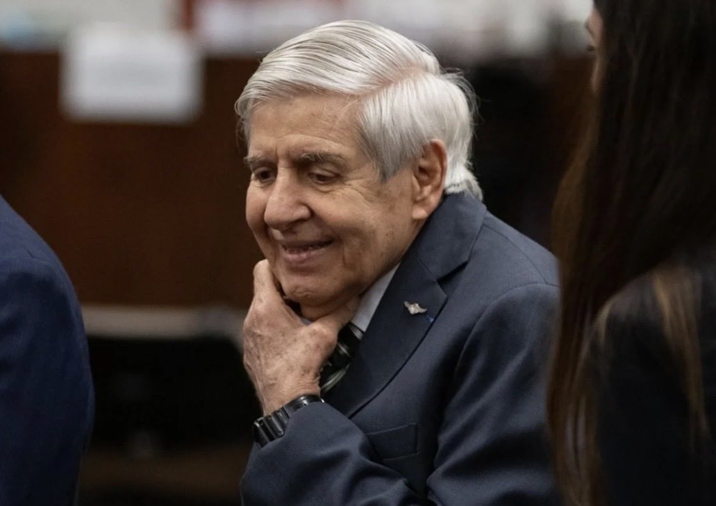 joaquimrib1801's tweet image. Pessoal, o Marechal Heleno mandou passar um recado pra vocês :
“Eu vou matar essa bola no peito e sair jogando, fiquem  tranquilos porque não acabou, a coisa está só começando e o final será glorioso”
Glória a Deus 🙏🙏🙏