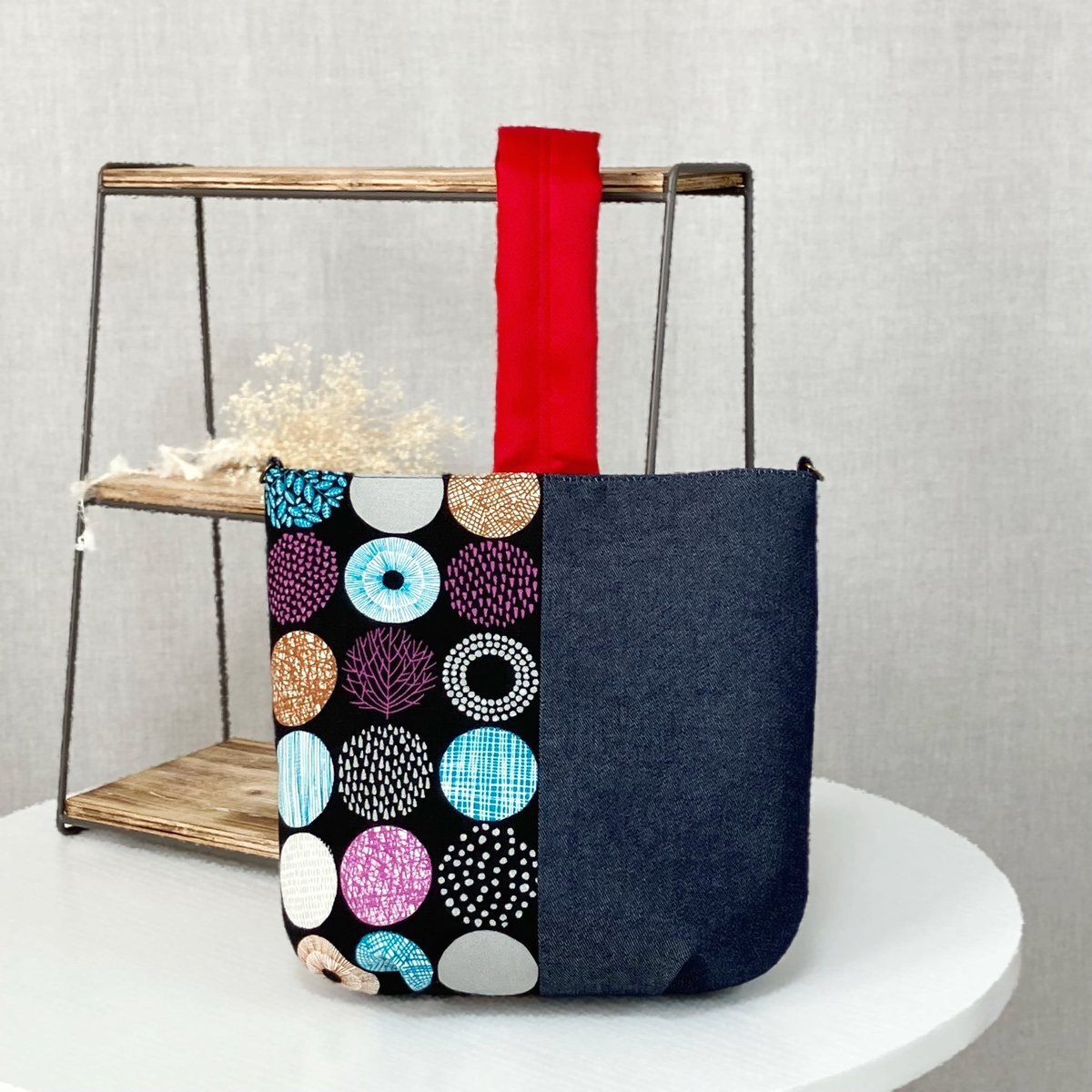 cootee14's tweet image. お財布とスマホだけ持ってちょっとそこまでのお出かけや和装に合わせるのもおすすめです👘✨

サークル柄×デニムのミニワンハンドルバッグ minne.com/items/44394169 - ハンドメイドマーケットminne（ミンネ）