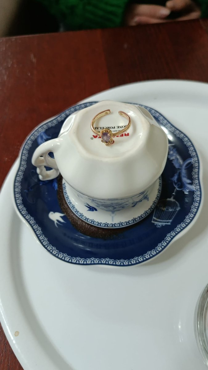 Arkadaşım şöyle bir şey yaptı, sanırım evlenmek istiyor.🥲