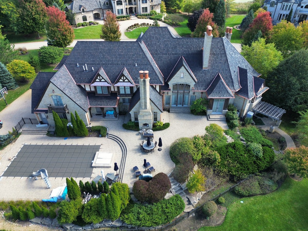 🏠SHOWSTOPPER ALERT🏠: The new Roofing System that Shake Guys installed on this beautiful South Barrington home takes its curb appeal to the next level. It features Brava Composite Cedar Shakes and Custom Copper Accents. Incredible! Great job Team!🏆😍✅