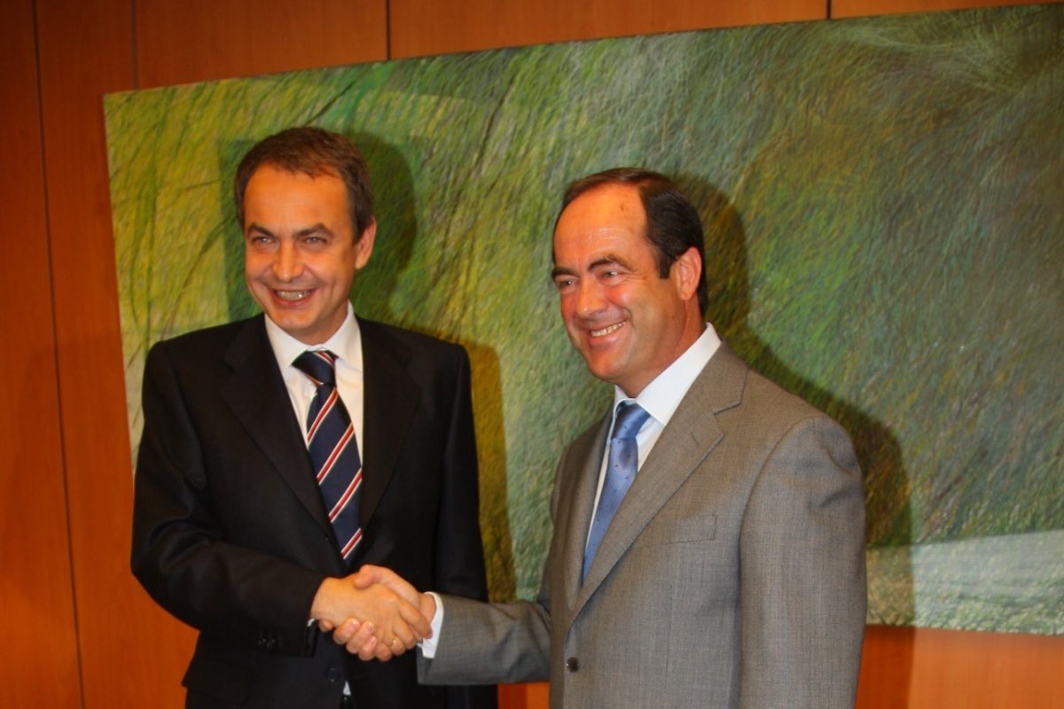 herqles_es's tweet image. 🇪🇸🇺🇸🇻🇪 | El cerco judicial de Estados Unidos sobre el chavismo se amplía a España. 

La Justicia investiga al exministro José Bono por sus actividades en Venezuela, según revelaciones de Hugo ‘El Pollo’ Carvajal.

Bono es señalado como el «introductor inicial» de Zapatero ante…